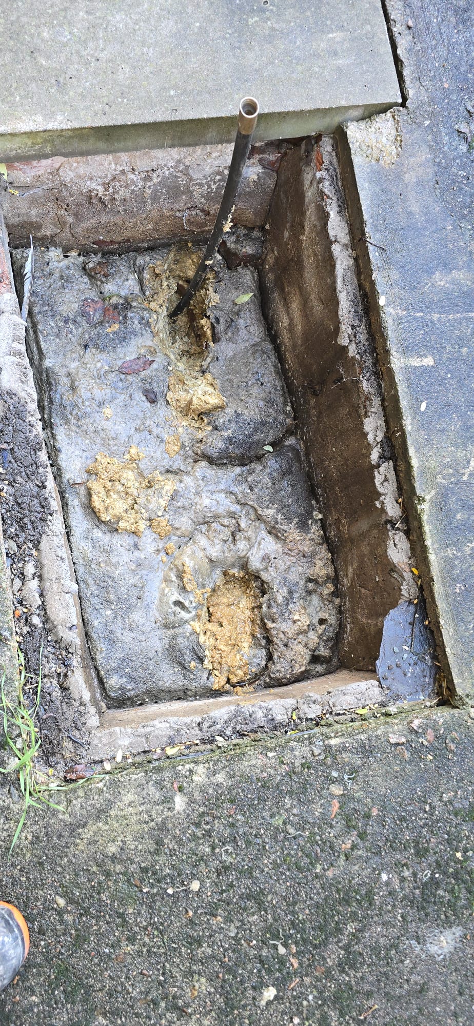 Drain blockage found during emergency unblocking work